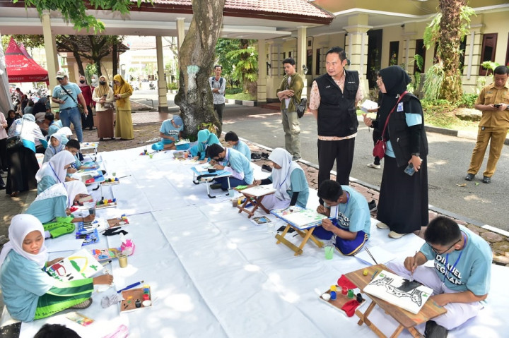 Bupati mengungkapkan Pemkab Lamongan membuka ruang seluas-luasnya bagi setiap lini bagian dari Lamongan yang ingin turut serta membangun Lamongan. Termasuk di dalamnya Forum Perlindungan dan Pemenuhan Hak Disabilitas (FP2HD) dengan mengikutsertakannya dalam Musyawarah Perencanaan Pembangunan (Musrenbang) perumusan perencanaan pembangunan Lamongan.