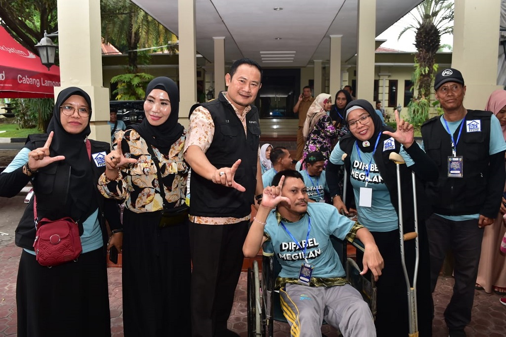 Pak Yes juga menghimbau kepada seluruh perusahaan juga organisasi-organisasi perangkat daerah di Lamongan, untuk memberi perhatian dan perlakuan yang sama pada para penyandang disabilitas di Lamongan.