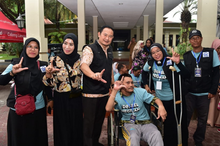 Pak Yes juga menghimbau kepada seluruh perusahaan juga organisasi-organisasi perangkat daerah di Lamongan, untuk memberi perhatian dan perlakuan yang sama pada para penyandang disabilitas di Lamongan.