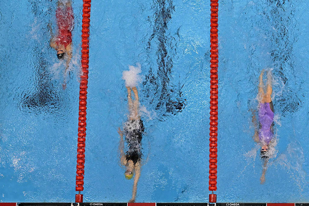 McKeown pulang dalam waktu 57,53 detik untuk mengalahkan Regan Smith dari Amerika Serikat pada 57,78 dan petenis Amerika Katharine Berkoff pada 58,25.