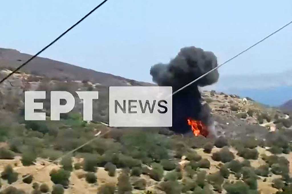 Tiga hari sebelum kecelakaan pesawat, Perdana Menteri Yunani Kyriakos Mitsotakis mengakui bahwa pesawat pengebom air Canadair CL-215 tua yang digunakan oleh Yunani - model yang pertama kali diproduksi pada pertengahan 1960-an - sudah tua, sulit (untuk terbang), dan rentan terhadap kegagalan fungsi.