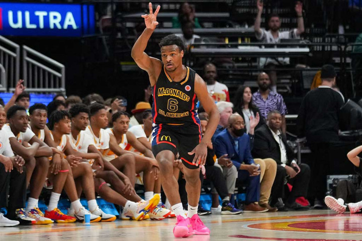 Situs web berita selebriti TMZ.com melaporkan bahwa James tidak sadarkan diri sebelum dilarikan ke rumah sakit setelah insiden jantung tersebut.