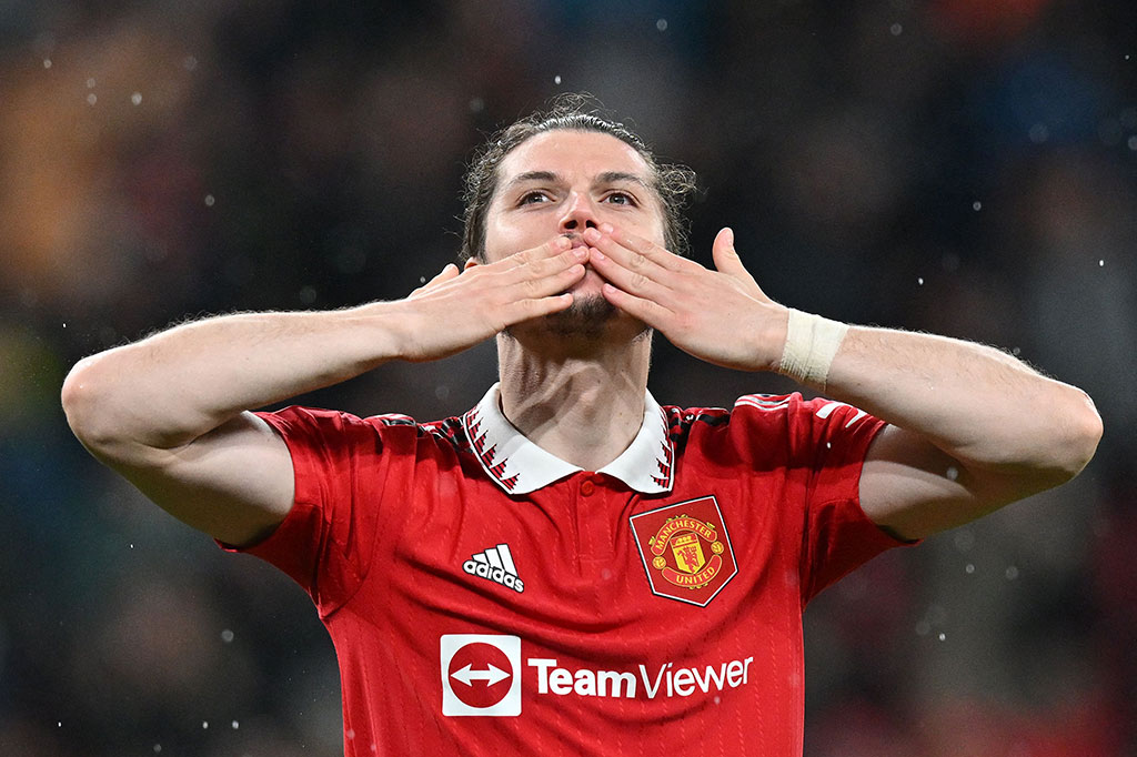 Borussia Dortmund telah mendatangkan gelandang Marcel Sabitzer dari rival Bundesliga Bayern Munich dengan kontrak empat tahun.