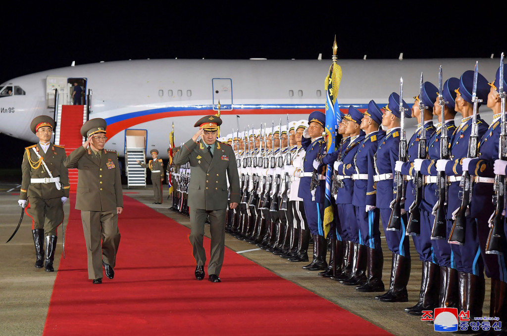 Menteri Pertahanan Rusia Sergei Shoigu tiba untuk melakukan kunjungan resmi di Korea Utara, Selasa, 25 Juli 2023 waktu setempat. Kunjungan tersebut akan berlangsung hingga Kamis, 27 Juli.