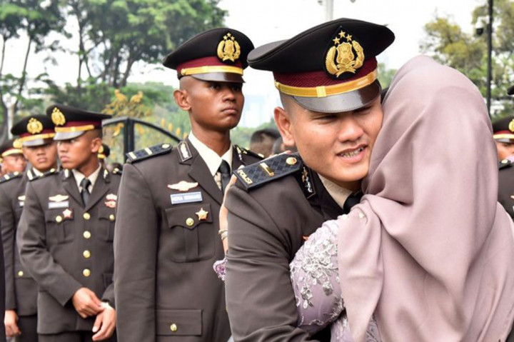 Oleh karena itu, para perwira muda diminta membuktikan kemampuan dan kesetiaan mereka dalam mengemban tugas negara serta melayani masyarakat, bangsa, dan negara. 