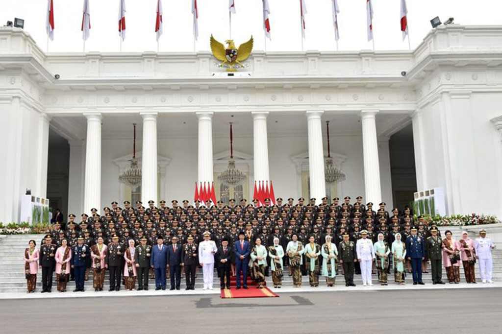 Dia pun mengucapkan selamat bertugas kepada para perwira muda dan berpesan untuk selalu tegak lurus terhadap konstitusi dan peraturan perundang-undangan.