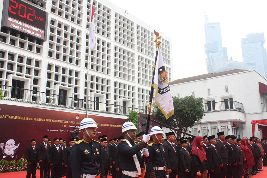 Ketua Komisi Pemilihan Umum (KPU) RI Hasyim Asy'ari melantik anggota KPU di 25 kabupaten/kota di lima provinsi se-Indonesia periode 2023-2028.