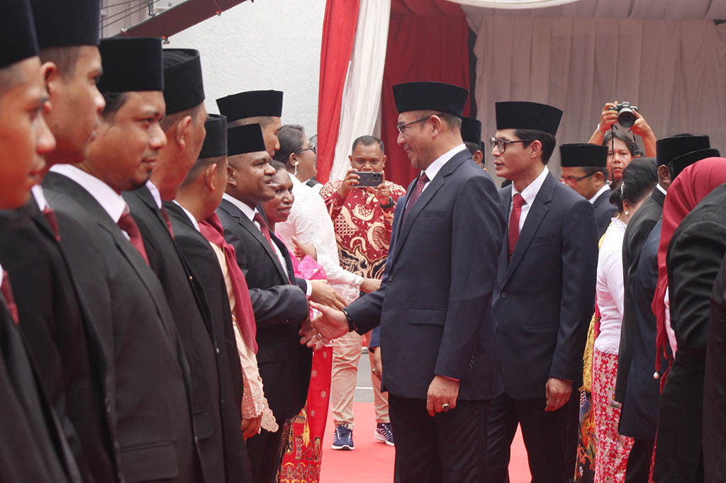 Selain itu, saat ini sedang dilakukan persiapan logistik pemungutan suara dan persiapan untuk melayani pemilih yang pindah memilih.