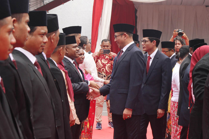 Selain itu, saat ini sedang dilakukan persiapan logistik pemungutan suara dan persiapan untuk melayani pemilih yang pindah memilih.