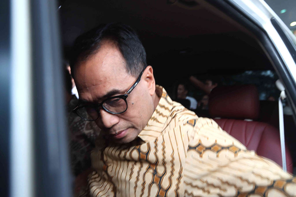 Terpisah, KPK mengapresiasi kehadiran Budi Karya Sumadi dalam kasus dugaan suap pembanguna jalur kereta. Dia kini tengah dimintai keterangan sebagai saksi oleh penyidik.