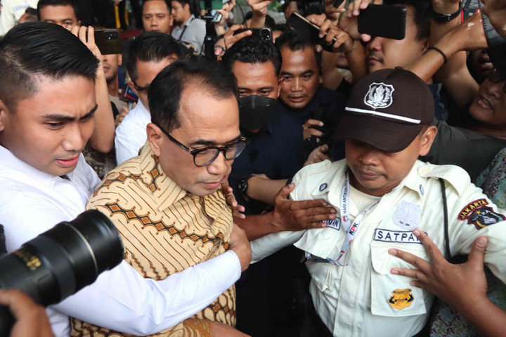 Budi enggan memerinci pertanyaan penyidik kepadanya. Sebab, informasi itu menurutnya kewenangan KPK dan penyidik.