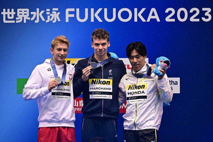 Dia memecahkan rekor dunia IM 400m hebat Amerika Michael Phelps, yang telah bertahan sejak Olimpiade Beijing 2008, dalam waktu 4 menit, 02,50 detik.