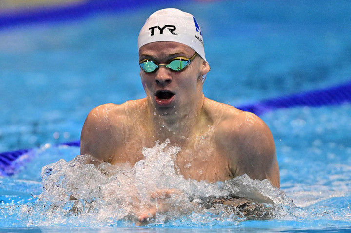 Marchand pulang dengan waktu 1 menit, 52,43 detik, mengungguli Krzysztof Chmielewski dari Polandia dengan waktu 1:53,62 dan Tomoru Honda dari Jepang dengan waktu 1:53,66.