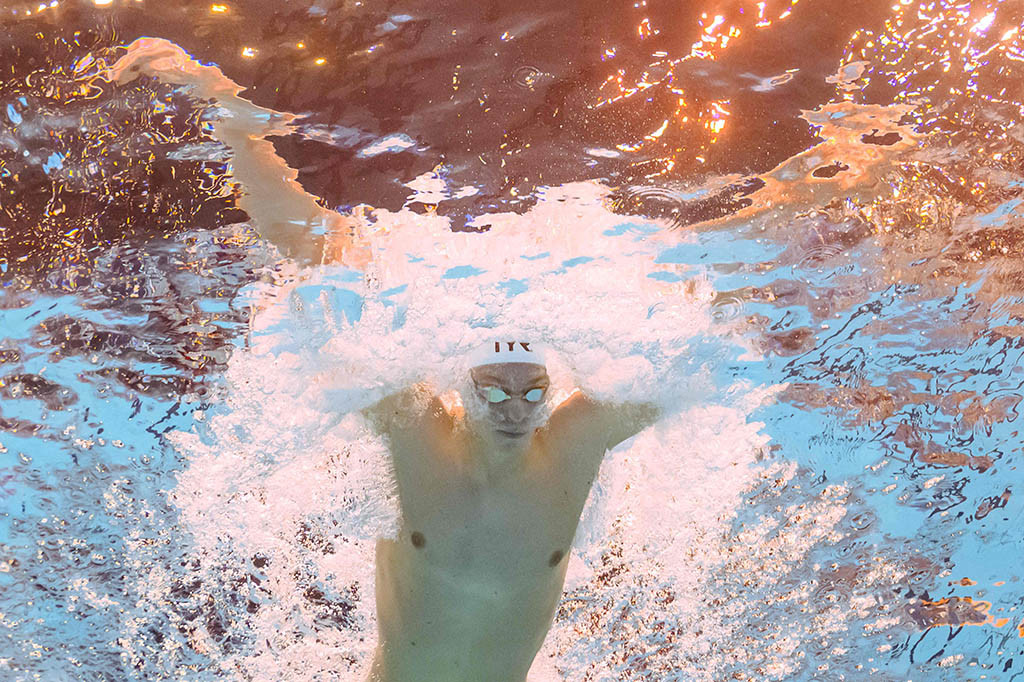 Leon Marchand dari Prancis memenangkan nomor kupu-kupu 200m putra di kejuaraan dunia renang pada hari Rabu, 26 Juli 2023 untuk meraih medali emas keduanya dalam kompetisi tersebut.