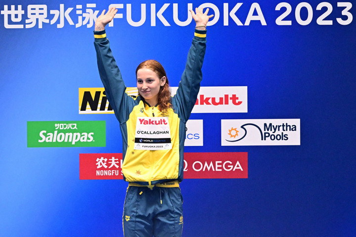 O'Callaghan mengalahkan juara Olimpiade sekaligus rekan senegaranya, Ariarne Titmus dan Summer McIntosh dari Kanada untuk menyentuh dinding dalam waktu 1 menit 52,85 detik.