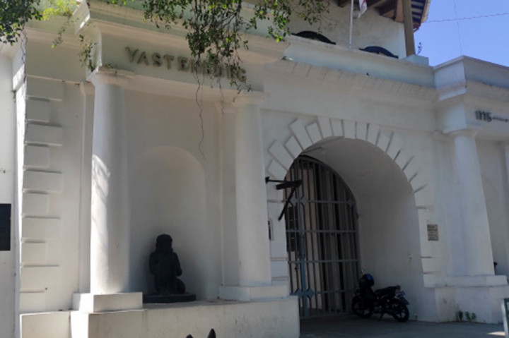 Kejaksaan Negeri Jakarta Pusat menyita sejumlah aset tanah dan bangunan di wilayah Kabupaten Sukoharjo dan Kota Solo, Jawa Tengah milik Benny Tjokrosaputra, yang menjadi terpidana kasus korupsi Asabri dan Asuransi Jiwa Sraya dengan kerugian negara Rp 22,5 triliun.