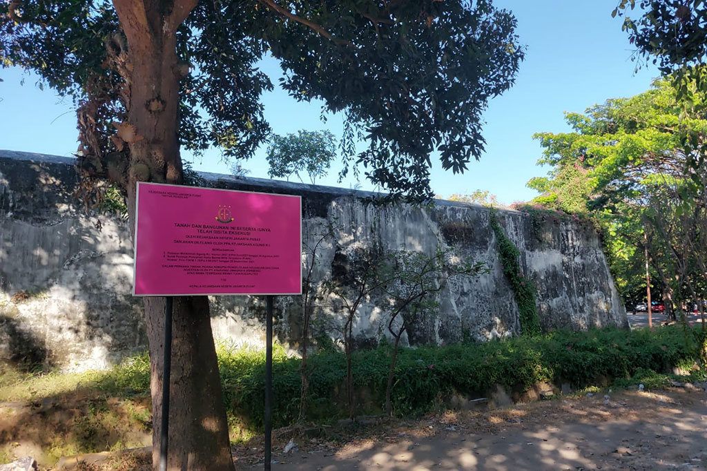 Sementara di wilayah kabupaten Sukoharjo, Kejari Jakarta Pusat menyita tanah dan dan bangunan berupa tempat wisata waterboom Pandawa dan GOR di kawasan Solo Baru, Kecamatan Grogol Sukoharjo. Penyitaan dilakukan dengan memasang papan pengumuman di pintu masuk.