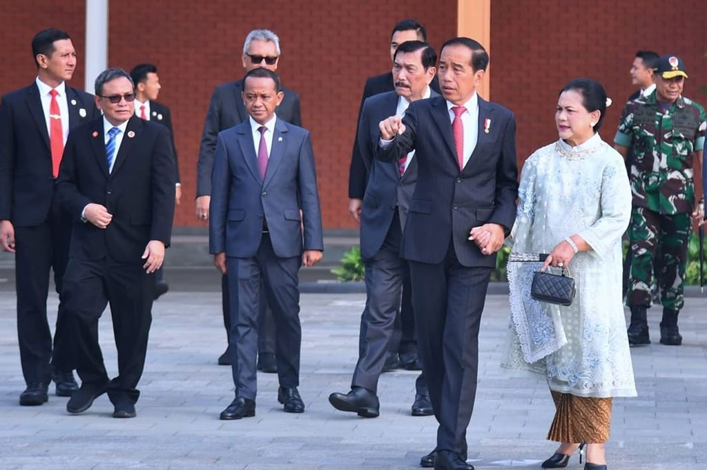 Presiden menjelaskan kunjungannya ke Chengdu untuk memenuhi undangan Presiden Xi Jinping dan juga bertepatan dengan 10 tahun kemitraan strategis komprehensif Indonesia-Tiongkok. Jokowi mengatakan RRT adalah mitra dagang dan investasi terbesar bagi Indonesia.