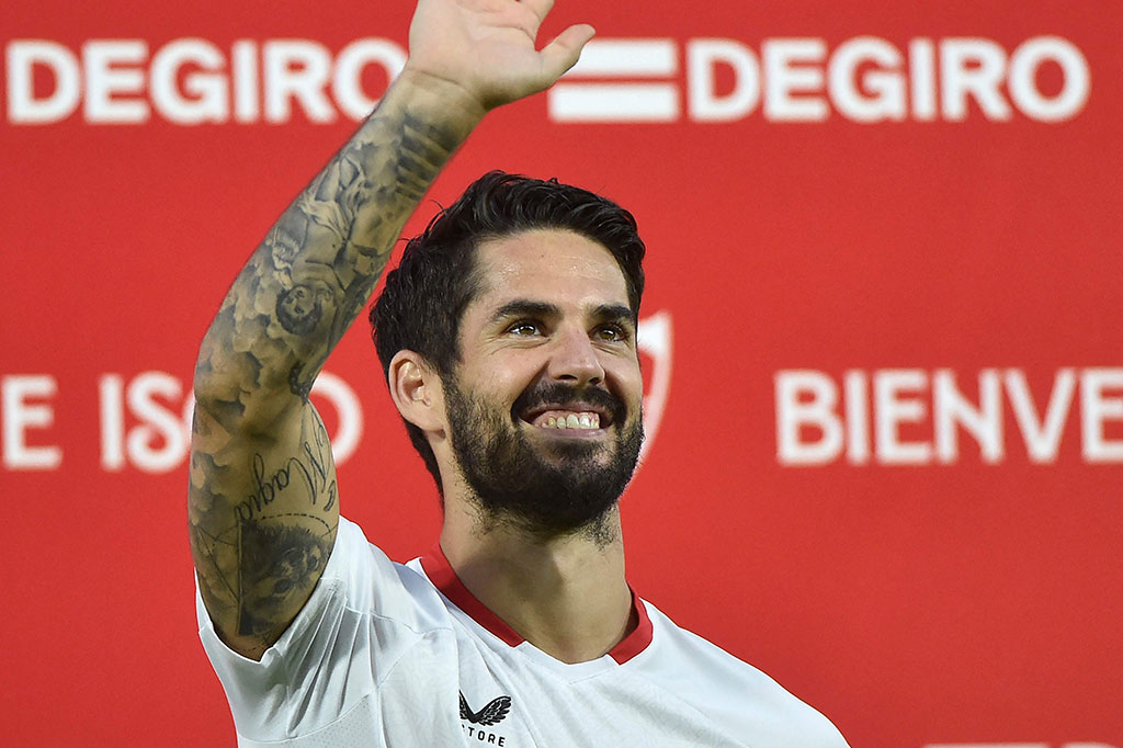  Eks gelandang Real Madrid dan timnas Spanyol, Isco telah resmi bergabung dengan Real Betis dengan menandatangani kontrak satu tahun pada Kamis, 27 Juli 2023.