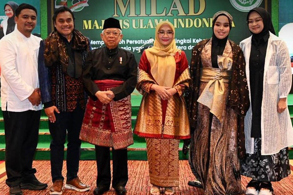 Wapres Ma’ruf Amin beserta Ibu Wury Ma’ruf Amin menghadiri Tasyakur Milad ke-48 Majelis Ulama Indonesia (MUI), bertempat di Gedung Sasana Kriya, Taman Mini Indonesia Indah (TMII), Jakarta, Rabu, 26 Juli 2023 malam.