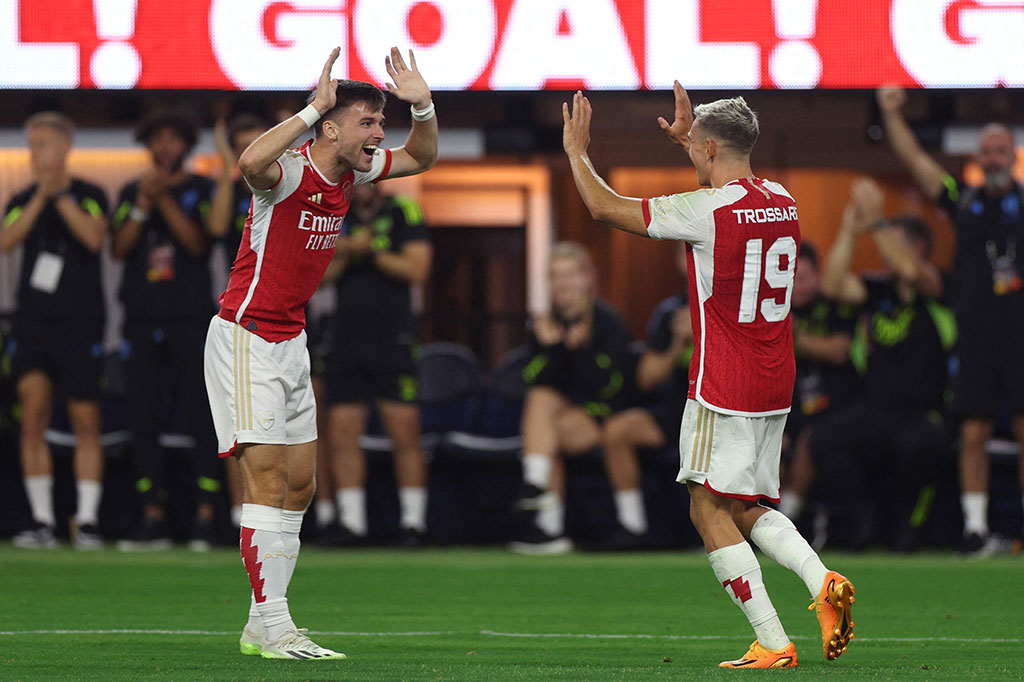 Arsenal mendominasi di babak kedua dan akhirnya berhasil berbalik unggul lewat Trossard pada menit ke-55. Trossard menambah keunggulan untuk timnya pada ke-78, sekaligus mengubah skor menjadi 4-2.