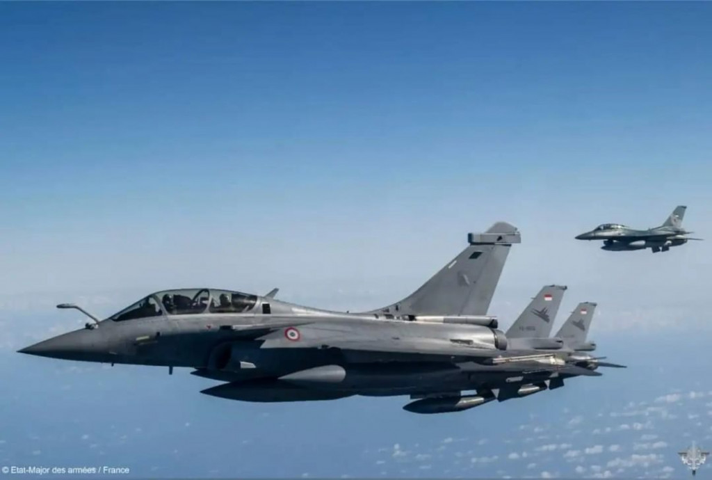 Selama tiga jam penerbangan, Kingbee dan pilot AU Prancis melaksanakan misi Air to Air Refueling (AAR) menggunakan pesawat tanker A-330 MRTT. Misi AAR juga melibatkan tiga pesawat tempur F-16 TNI AU dari Skadron Udara 3 dan Skadron Udara 14 Lanud Iswahjudi di Selatan training Area Lanud Iswahjudi, Madiun, Jawa Timur, Selasa, 25 Juli 2023.