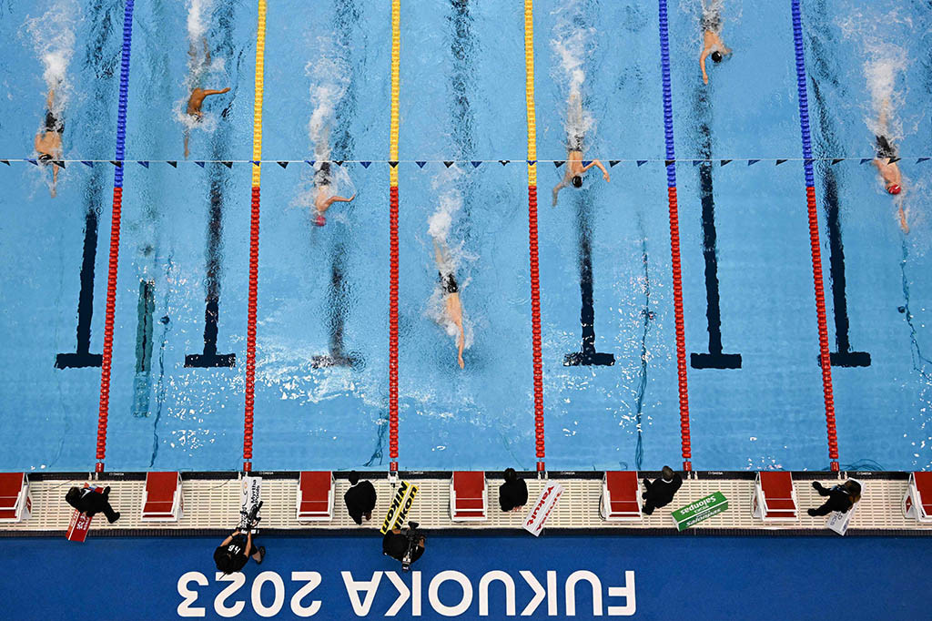 Marchand menang dalam waktu 1 menit, 54,82 detik, mengungguli pasangan Inggris Duncan Scott dengan waktu 1:55,95 dan Tom Dean dengan waktu 1:56,07.