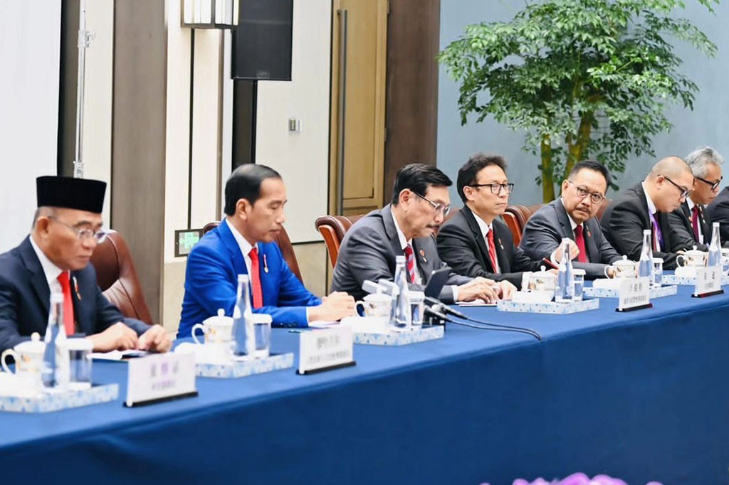 Presiden Joko Widodo melakukan pertemuan bilateral bersama Presiden Republik Rakyat Tiongkok (RRT) Xi Jinping yang diselenggarakan di Hotel Jinniu, Chengdu, pada Kamis, 27 Juli 2023. Dalam pertemuan tersebut, Presiden mengapresiasi dukungan Tiongkok terhadap Indonesia yang tengah memegang keketuaan ASEAN.