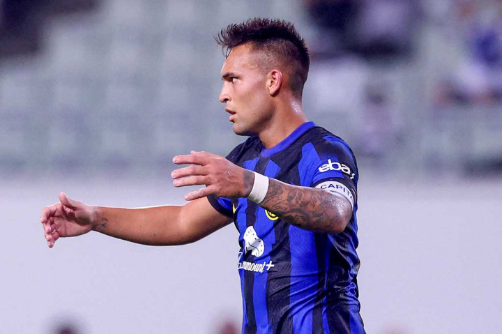 Martinez kemudian melewatkan beberapa peluang emas di babak kedua. Skor 1-1 bertahan hingga laga usai.