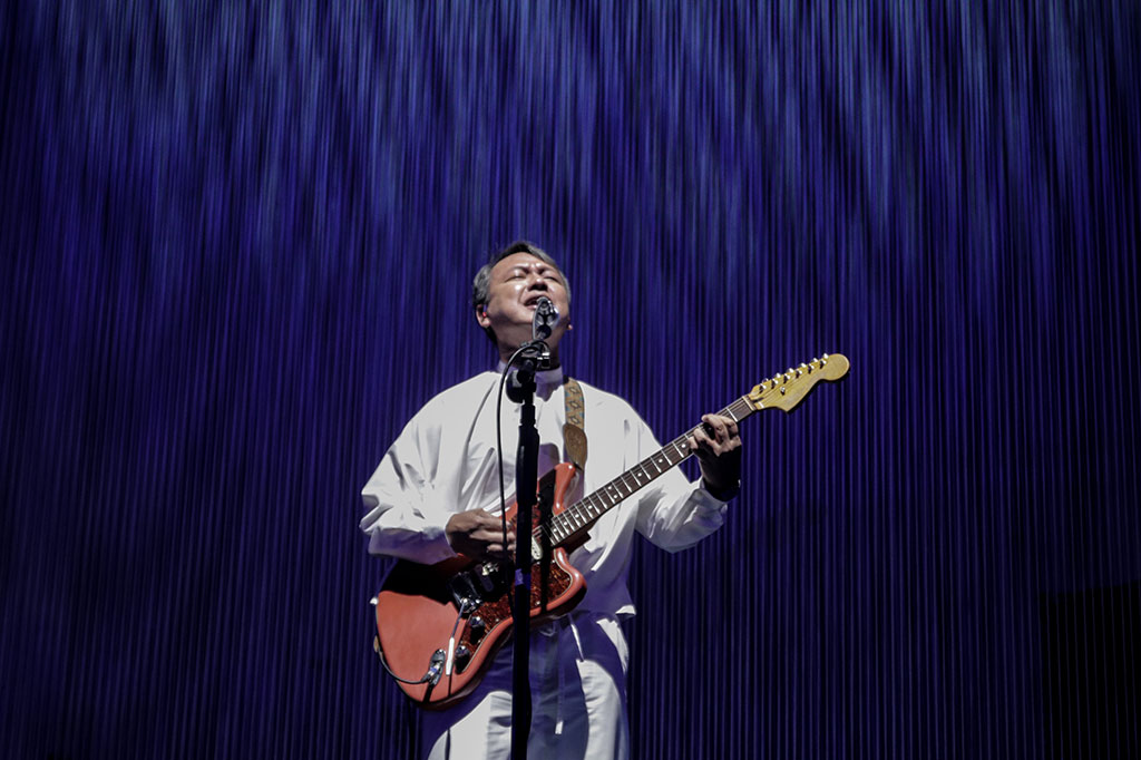  Salah satu momen spesial dalam konser Rimpang dari Efek Rumah Kaca (ERK) di Tennis Indoor Senayan, pada Kamis, 27 Juli 2022, adalah kehadiran mantan bassist Adrian Yunan. Tak kalah menarik adalah penampilan grup rock The Adams.