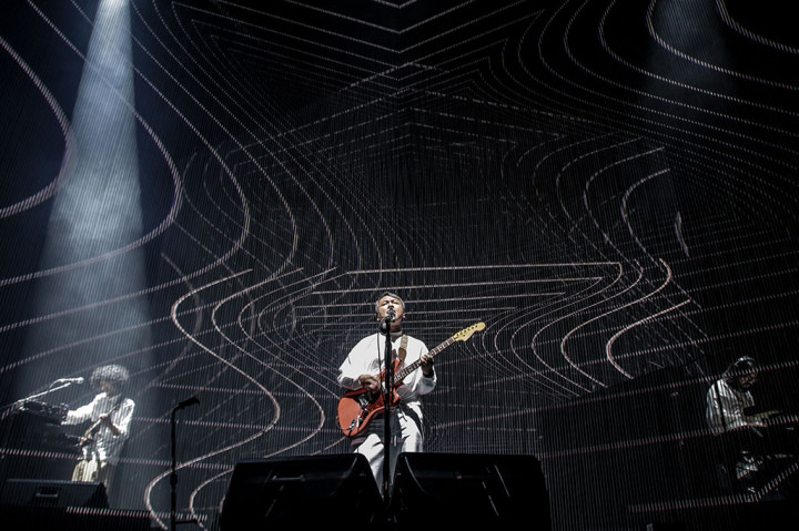 Adrian tampil sebagai vokalis membawakan nomor-nomor dari album ketiga ERK, Sinestesia, dan juga track klasik ERK seperti Cinta Melulu dan Di Udara. Sayangnya, Adrian tampil tanpa banyak bicara selain menyapa penonton yang disebut vokalis Cholil Mahmud berjumlah 3.000 orang. 