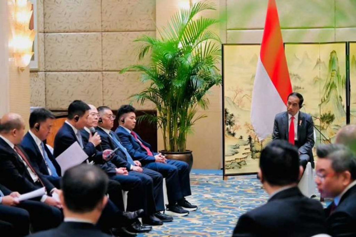 Presiden Joko Widodo melakukan tiga pertemuan bisnis dengan para pengusaha Tiongkok dalam kunjungan kerja hari kedua di Chengdu, Jumat, 28 Juli 2023.