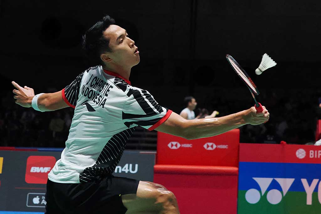 Berlaga di Yoyogi 1st Stadium, Tokyo, Jojo, sapaan akrab Jonatan Christie, melaju ke semifinal usai menang dua set langsung dengan skor 21-16, 21-16 dalam waktu 44 menit.