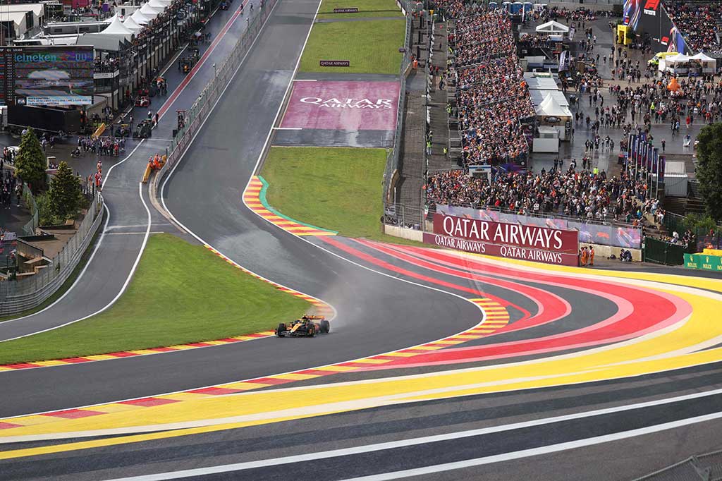 Rekan setimnya Sainz Lando Norris finis P7 dan akan start di depan pembalap Marcedes George Russell di tempat ke delapan, dengan dua pembalap Aston Martin Fernando Alonso dan Lance Stroll melengkapi 10 besar dalam sesi kualifikasi.