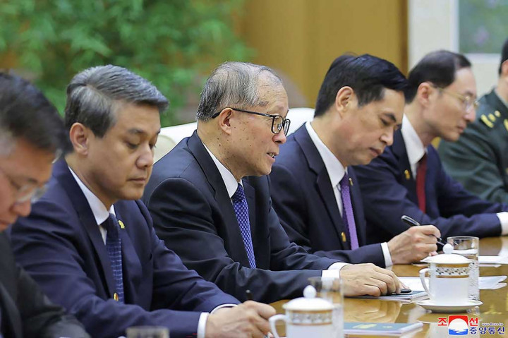 KCNA menyebutkan bahwa Pyongyang dan Beijing menegaskan kembali komitmen mereka untuk meningkatkan kerja sama bilateral dan kolaborasi strategis dan taktis mereka untuk mengatasi situasi internasional yang rumit melalui pertemuan tersebut.