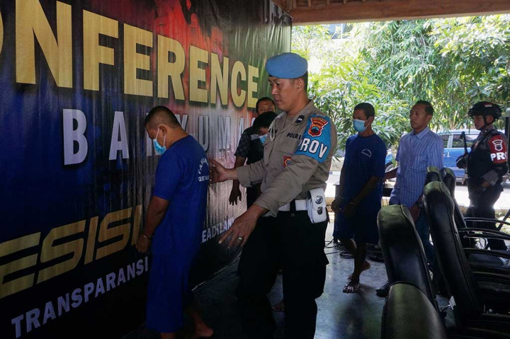 Setelah memeriksa 23 saksi, akhirnya Polresta Banyumas, Jawa Tengah (Jateng) menetapkan empat orang jadi tersangka dalam peristiwa terjebaknya delapan penambang di Desa Pancurendang pada Selasa, 25 Juli 2023 malam lalu.