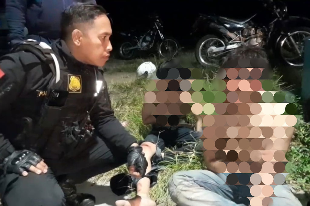Polres Tasikmalaya Kota, Jawa Barat meringkus dua pelajar yang melakukan aksi pelemparan batu ke arah mobil patroli polisi di Jalan Sukamulya, Kecamatan Bungursari, Kota Tasikmalaya, Jawa Barat, Sabtu, 29 Juli 2023 dini hari. Akibat pelemparan, mobil patroli polisi tersebut mengalami kerusakan.