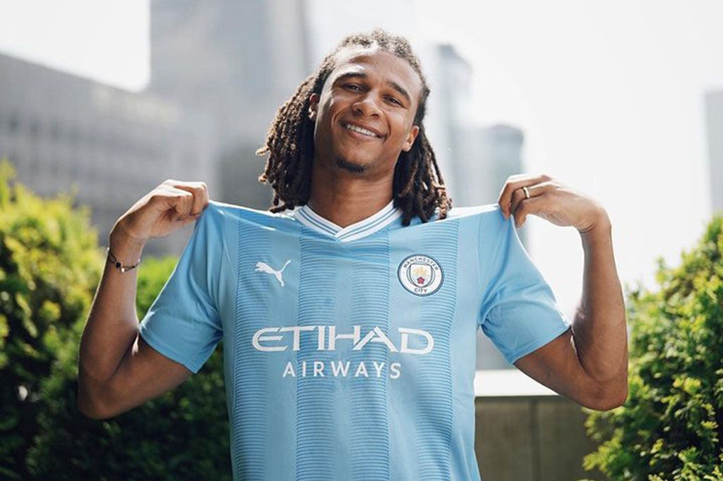 Perpanjangan kontrak itu akan membuat Ake lebih lama lagi bekerja sama dengan pelatih Pep Guardiola. Pesepak bola 28 itu mengutarakan rasa senangnya dapat memiliki waktu lebih lama berkembang dan menjadi lebih baik di bawah mantan pelatih Barcelona dan Bayern Muenchen tersebut.