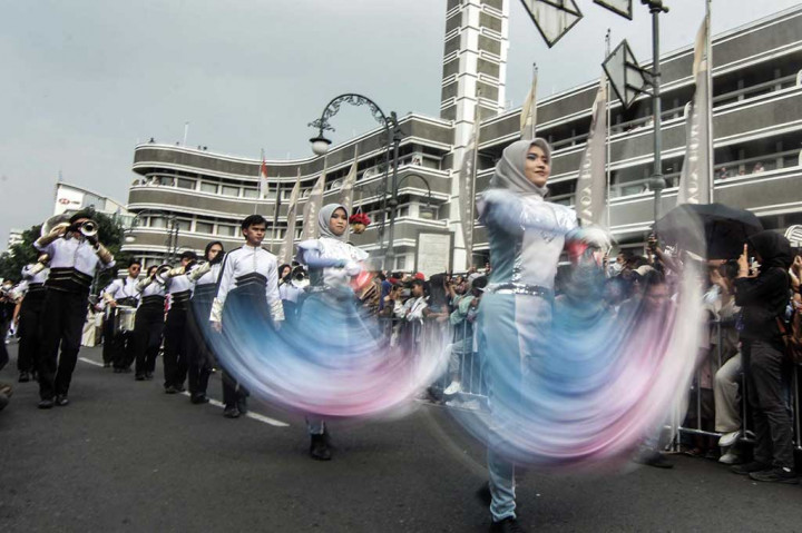 Plh Wali Kota Bandung, Ema Sumarna di Bandung Sabtu, 29 Juli 2023, menyampaikan terimakasih dan selamat kepada seluruh masyarakat Kota Bandung yang hadir memadati kawasan Jalan Asia Afrika. Menurutnya, keberlangsungan Asian African Festival secara luring patut disyukuri.