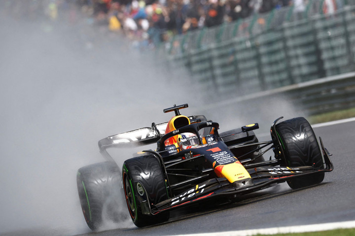 Pembalap Red Bull Max Verstappen berhasil memenangkan Sprint di Grand Prix Belgia pada Sabtu, 29 Juli 2023 usai bersaing ketat dengan pebalap rookie McLaren Oscar Piastri yang finis P2 dengan selisih 6,677 detik.