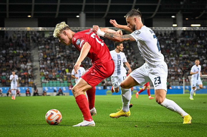 Hojlund bakal menandatangani kontrak jangka panjang selama lima tahun yang akan berakhir pada Juni 2028 mendatang.