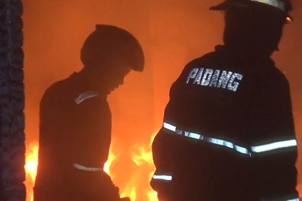 Tidak ada korban jiwa dalam peristiwa itu, namun kerugian ditaksir mencapai Rp1 Miliar. 