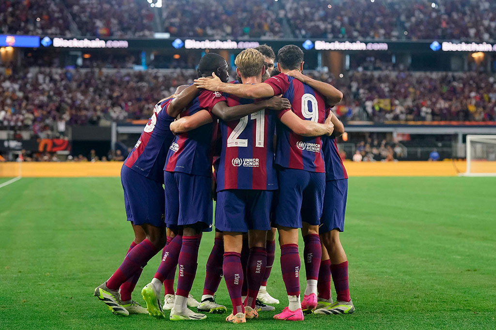 Ferran Torres, berlari ke bola tinggi dari Lopez, mengangkat bola melewati Courtois yang maju dan menunjukkan kesadaran dan keseimbangan yang baik untuk berbalik dan memasukkan bola ke gawang yang kosong.