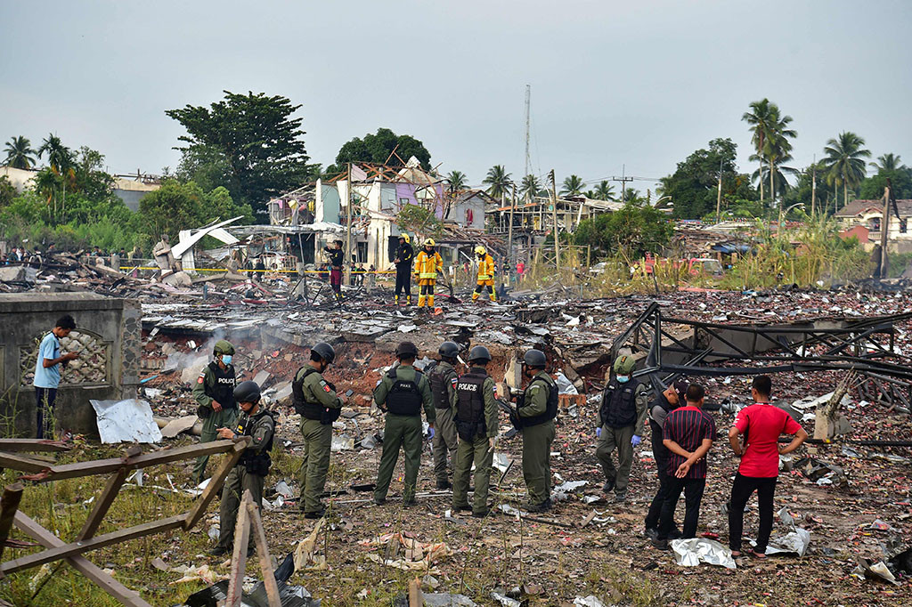 Ledakan di kota Sungai Kolok di perbatasan provinsi Narathiwat diperkirakan disebabkan oleh pengelasan selama pekerjaan konstruksi di gedung tersebut.