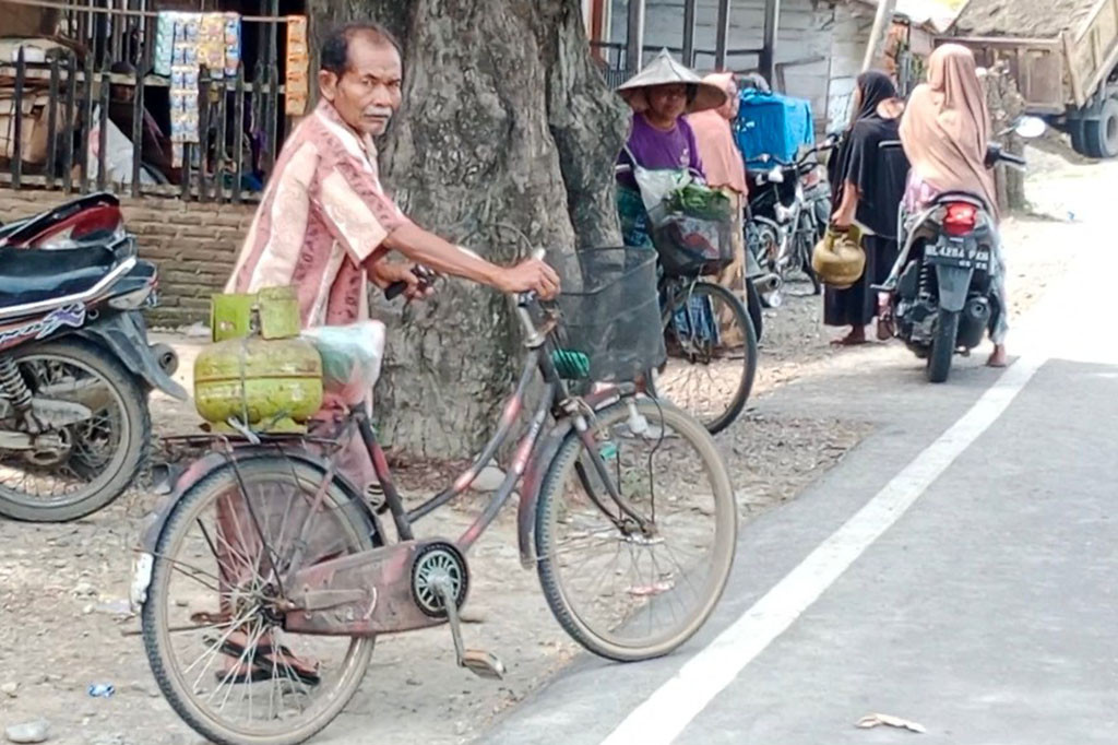 Amatan Media Indonesia di Kabupaten Pidie, Minggu, 30 Juli 2023 misalnya, harga gas tabung melon 3 kg itu berkisar Rp 35.000-Rp 40.000/kg. Padahal Harga Eceran Tertinggi (HET) tarif pemerintah hanya Rp 18.000/kg.
