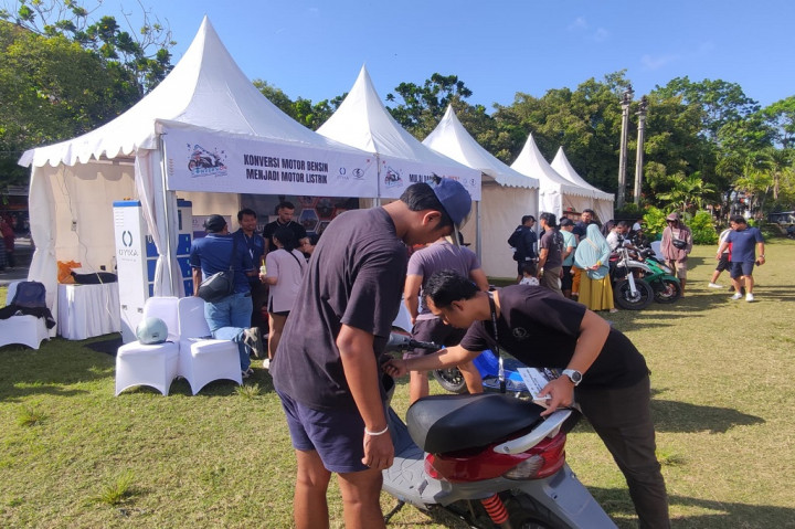 Kepala Balai Besar Survei Pengujian Ketenagalistrikan Energi Baru Terbarukan dan Konservasi Energi Kementerian ESDM Senda Hurmuzan Kanam, di Denpasar, Bali, Minggu, 30 Juli 2023 mengatakan sosialisasi ini digelar untuk mengejar target 50 ribu unit sepeda motor BBM konversi menjadi sepeda motor listrik.