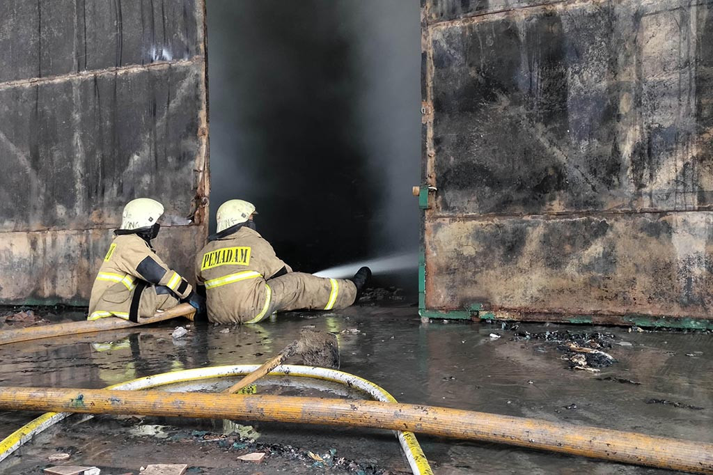 Ratusan rumah di kawasan Pemukiman Padat Penduduk Jalan Kapuk Utara 2, RT 01/03 Kelurahan Kapuk Muara, Penjaringan, Jakarta Utara di lalap si jago merah, Minggu, 30 Juli 2023 pagi. Laporan diterima petugas sekitar pulul 09.22 WIB. 
