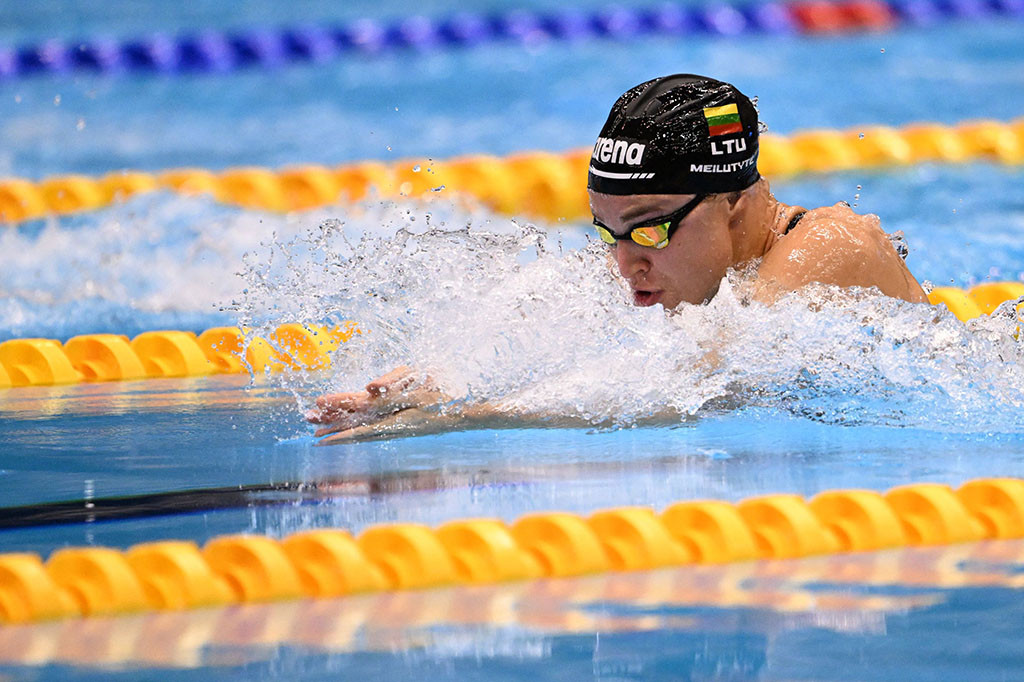 Meilutyte mencatat waktu 29,16 detik untuk finis di depan Lilly King dari Amerika pada 29,94 dan Benedetta Pilato dari Italia pada 30,04.