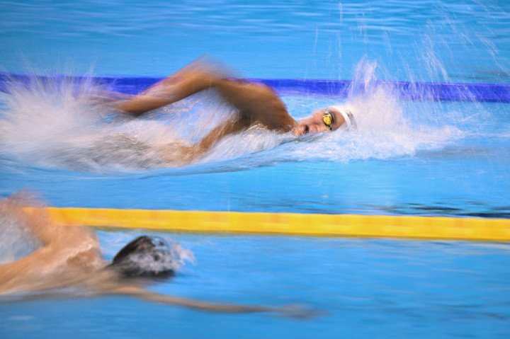 Atlet Tunisia Ahmed Hafnaoui memenangkan gelar gaya bebas 1.500m putra di kejuaraan dunia renang pada hari Minggu, 30 Juli 2023.