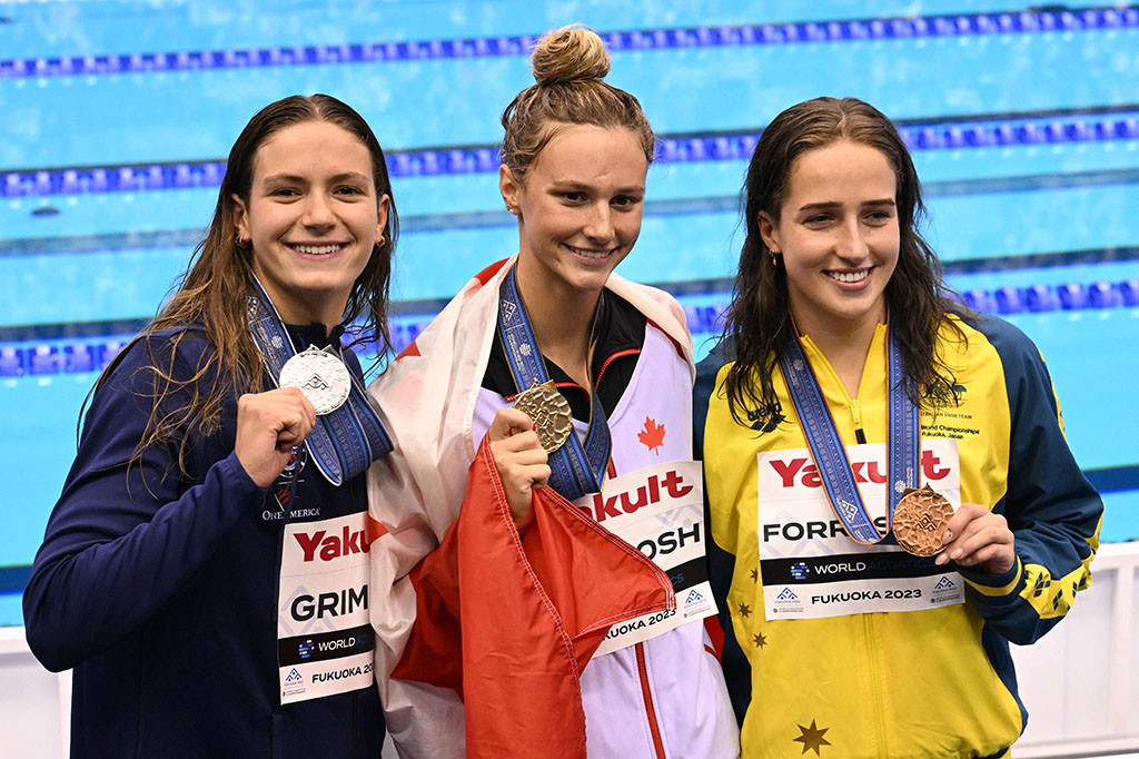 Pelari berusia 16 tahun itu mencetak rekor dunia IM 400m baru dengan waktu 4:25,87 pada uji coba Kanada pada bulan April.